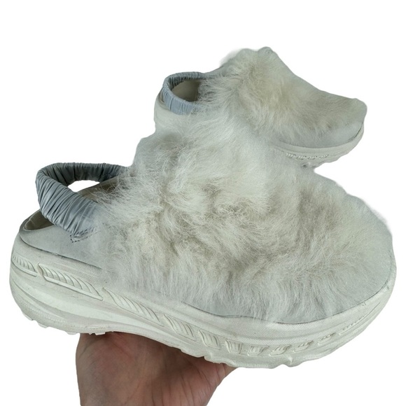 UGG Fluffy Runner Trainer Slip-On Shoes White US 9.5 Toscana Sheepskin Leather